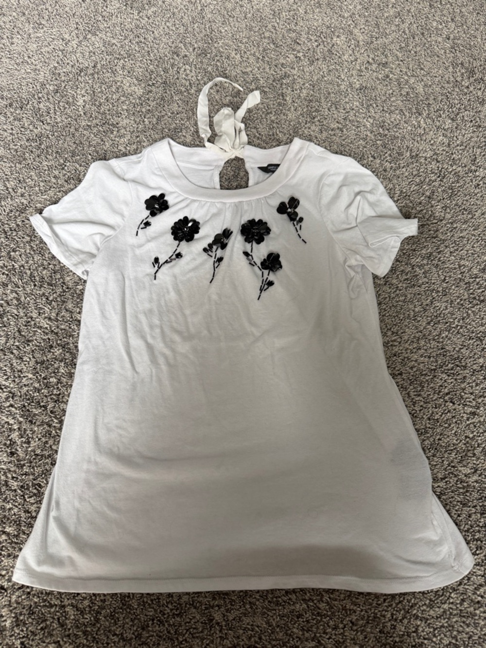 Vera Wang White Short Sleeve Tee with Black Floral Appliqués
